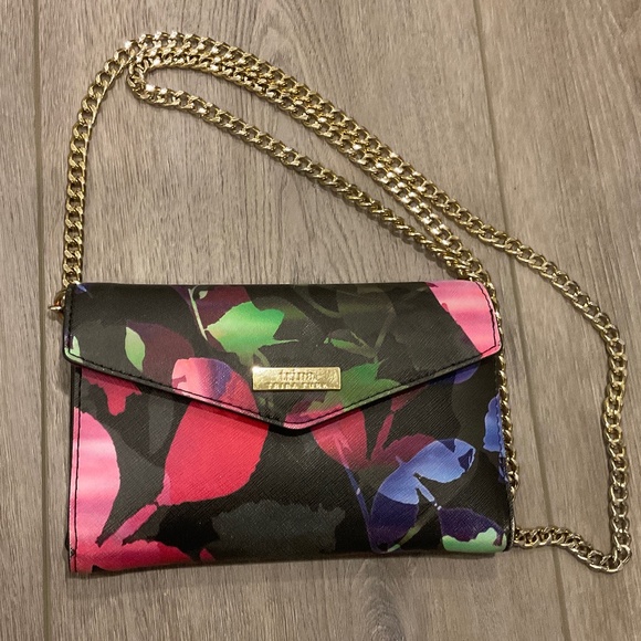 Trina Turk Crossbody Trifold  Wallet NWOT - Picture 1 of 8